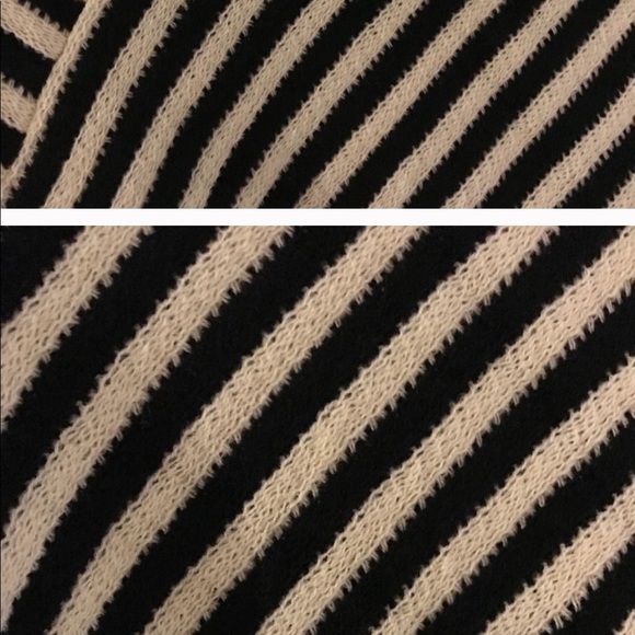 NWT. Beautiful Striped poncho. - Picture 4 of 4